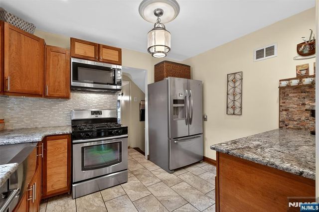 7 Spier Drive, Livingston, NJ 07039