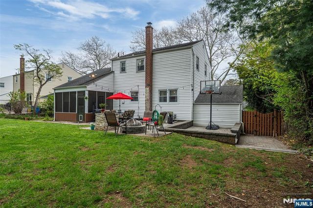 7 Spier Drive, Livingston, NJ 07039