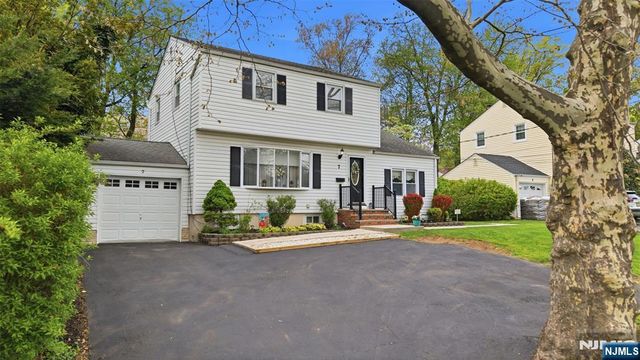 7 Spier Drive, Livingston, NJ 07039