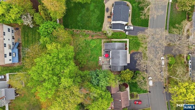 7 Spier Drive, Livingston, NJ 07039