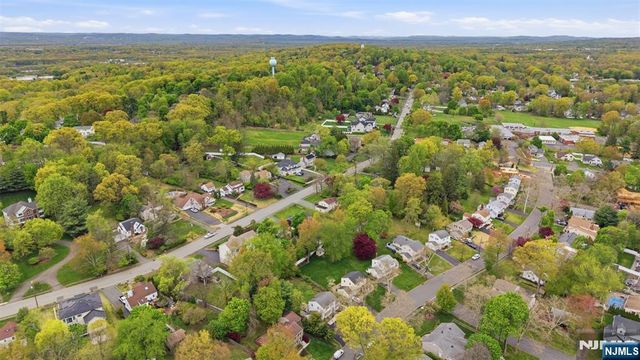 7 Spier Drive, Livingston, NJ 07039