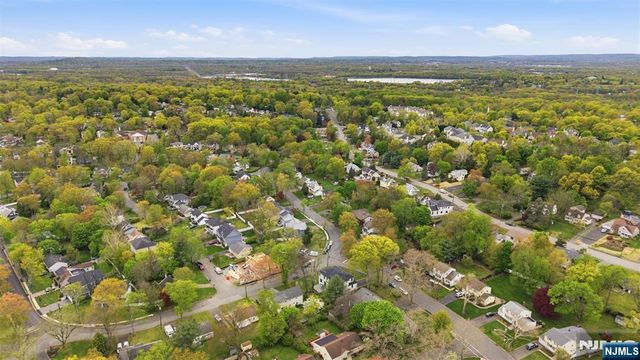 7 Spier Drive, Livingston, NJ 07039
