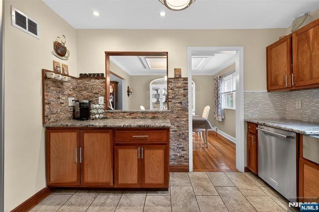 7 Spier Drive, Livingston, NJ 07039