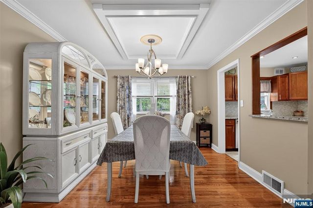 7 Spier Drive, Livingston, NJ 07039
