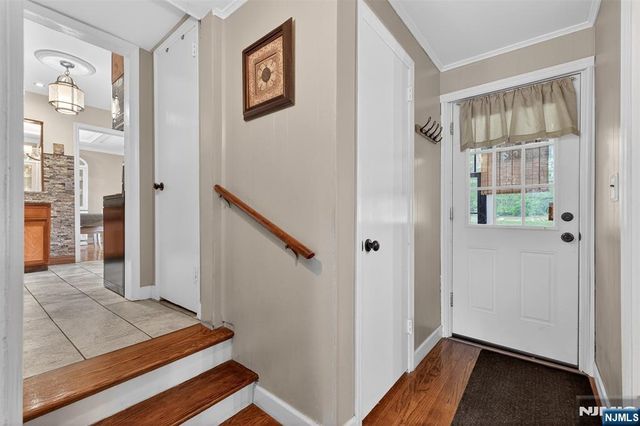 7 Spier Drive, Livingston, NJ 07039