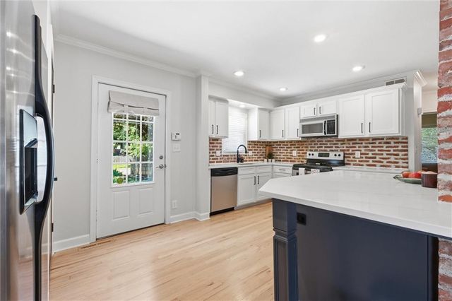 636 Hillside Avenue, Liberty, MO 64068