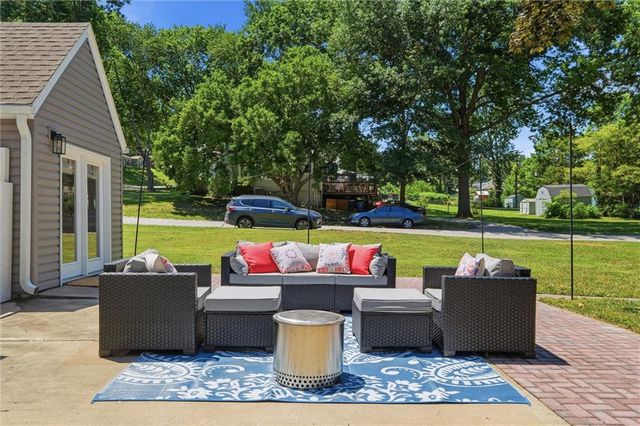 636 Hillside Avenue, Liberty, MO 64068
