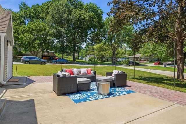 636 Hillside Avenue, Liberty, MO 64068