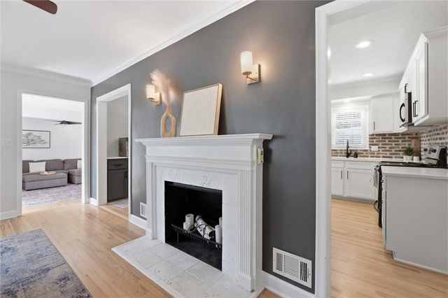636 Hillside Avenue, Liberty, MO 64068