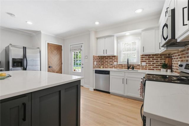 636 Hillside Avenue, Liberty, MO 64068