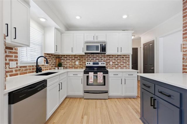 636 Hillside Avenue, Liberty, MO 64068