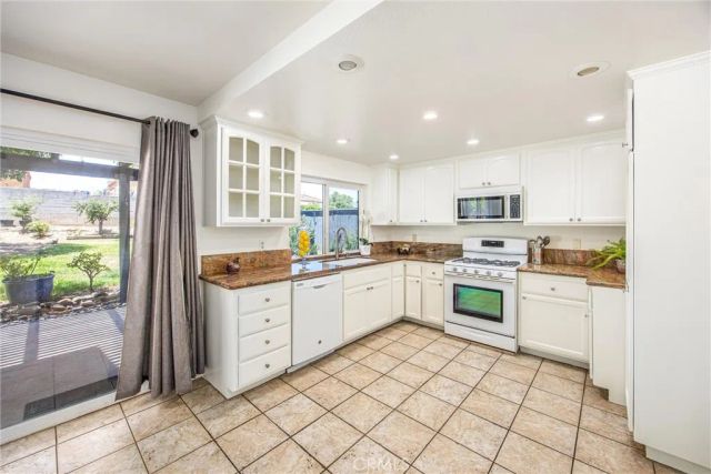 1926 S Starfire Ave, Corona, CA 92879