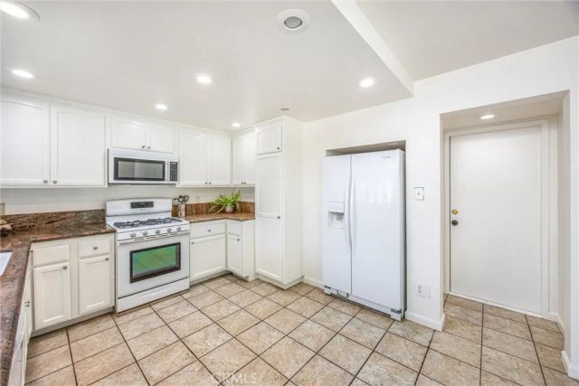 1926 S Starfire Ave, Corona, CA 92879