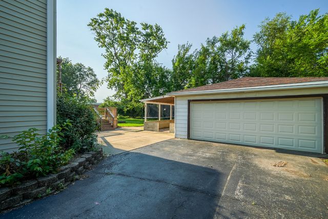 7945 W 91st Street, Hickory Hills, IL 60457