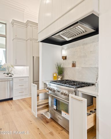 221 Rue De La Rochelle, Broussard, LA 70518