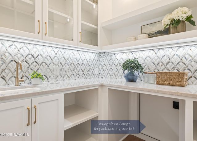 221 Rue De La Rochelle, Broussard, LA 70518