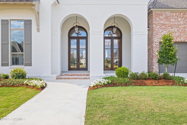 221 Rue De La Rochelle, Broussard, LA 70518