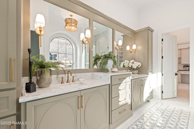 221 Rue De La Rochelle, Broussard, LA 70518