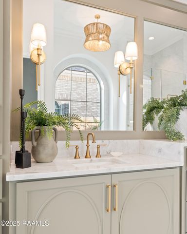 221 Rue De La Rochelle, Broussard, LA 70518