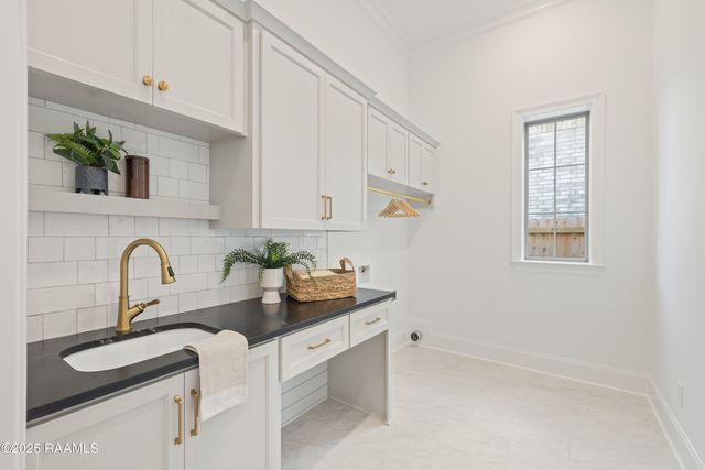 221 Rue De La Rochelle, Broussard, LA 70518