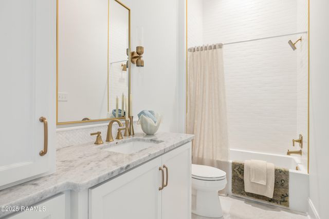 221 Rue De La Rochelle, Broussard, LA 70518