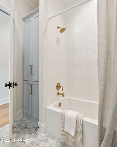 221 Rue De La Rochelle, Broussard, LA 70518