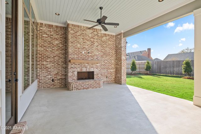 221 Rue De La Rochelle, Broussard, LA 70518