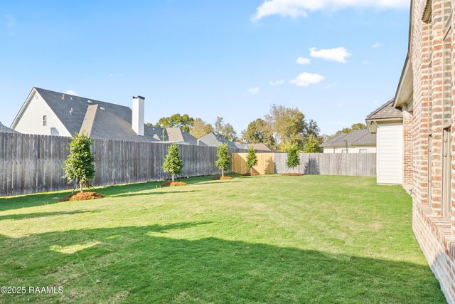 221 Rue De La Rochelle, Broussard, LA 70518