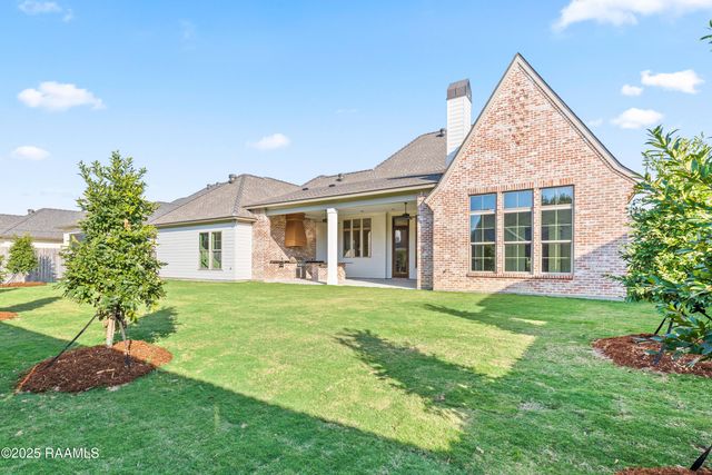 221 Rue De La Rochelle, Broussard, LA 70518