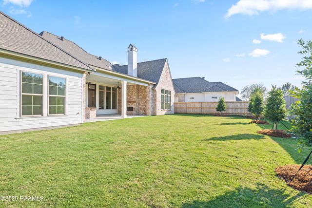 221 Rue De La Rochelle, Broussard, LA 70518