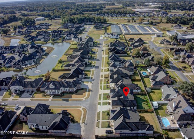 221 Rue De La Rochelle, Broussard, LA 70518