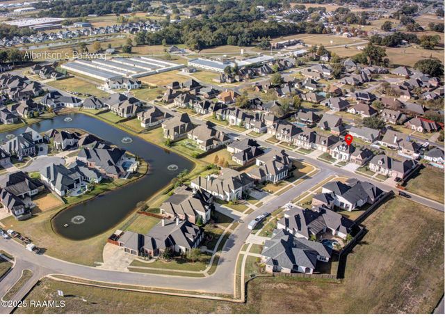 221 Rue De La Rochelle, Broussard, LA 70518