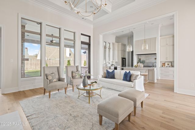 221 Rue De La Rochelle, Broussard, LA 70518