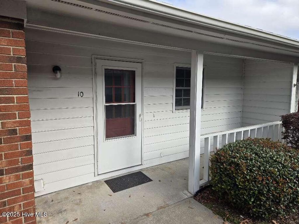 3905 Guardian Avenue B10, Morehead City, NC 28557