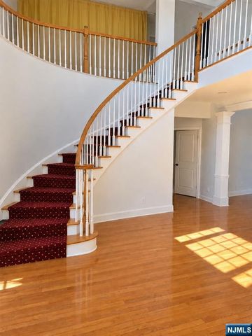 120 White Pine Court U114, Paramus, NJ 07652