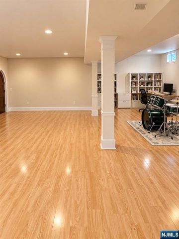 120 White Pine Court U114, Paramus, NJ 07652