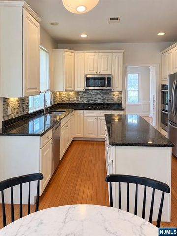 120 White Pine Court U114, Paramus, NJ 07652