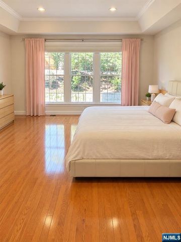 120 White Pine Court U114, Paramus, NJ 07652