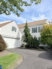 120 White Pine Court U114, Paramus, NJ 07652