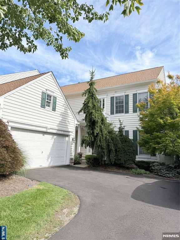 120 White Pine Court U114, Paramus, NJ 07652