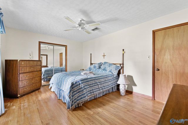 6141 Sherry Drive, Guntersville, AL 35976