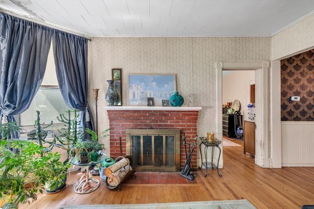 415 Maple St, Springfield, MA 01105
