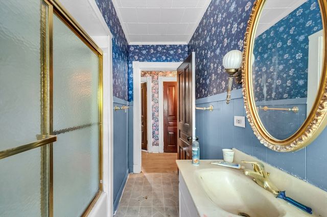 415 Maple St, Springfield, MA 01105