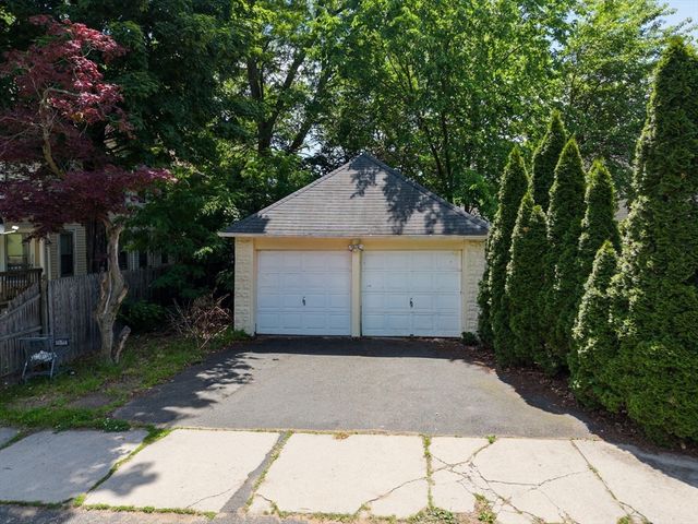 415 Maple St, Springfield, MA 01105