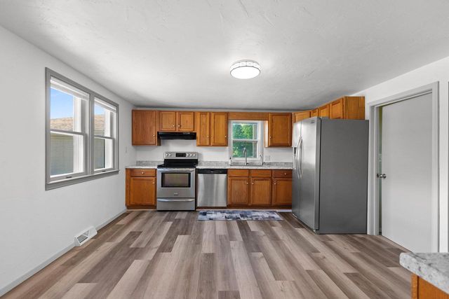 6104 BADER ROAD, Luxemburg, WI 54217