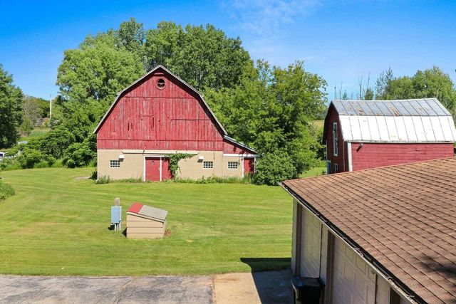 6104 BADER ROAD, Luxemburg, WI 54217