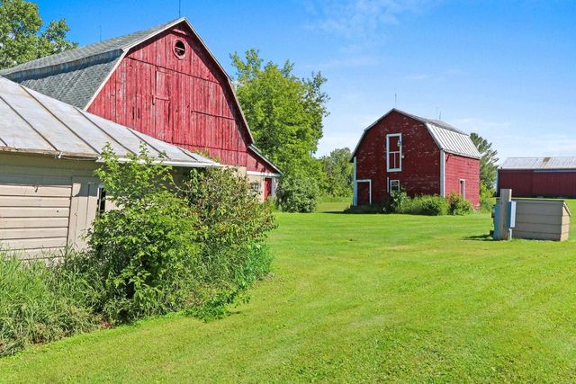 6104 BADER ROAD, Luxemburg, WI 54217