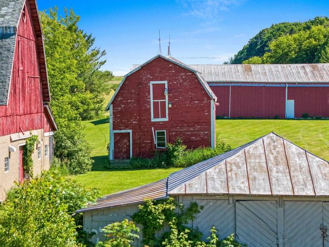 6104 BADER ROAD, Luxemburg, WI 54217
