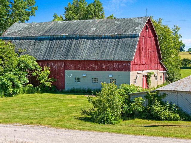 6104 BADER ROAD, Luxemburg, WI 54217
