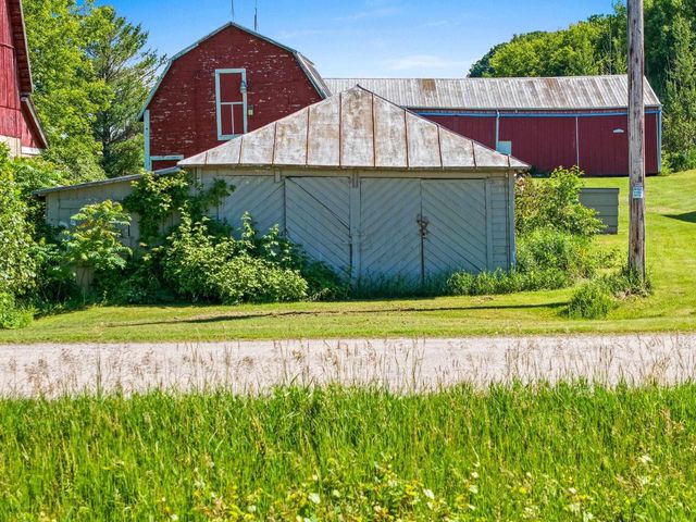 6104 BADER ROAD, Luxemburg, WI 54217